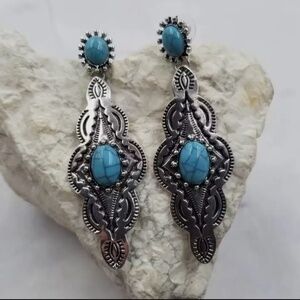 Women’s Turquoise Western Style earrings.
